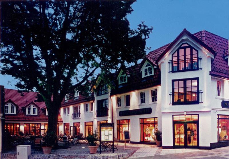 Romantik Hotel Kaufmannshof Bergen Auf Rugen Exterior foto
