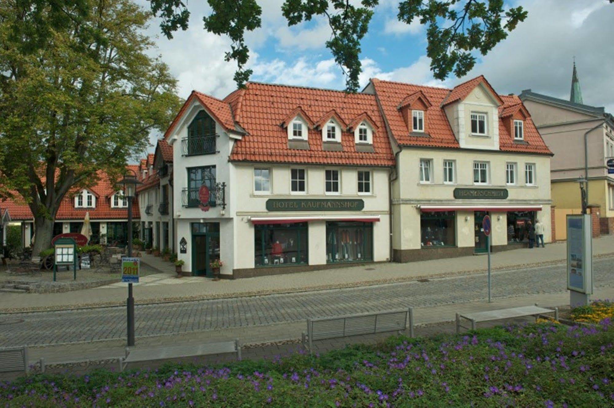 Romantik Hotel Kaufmannshof Bergen Auf Rugen Exterior foto
